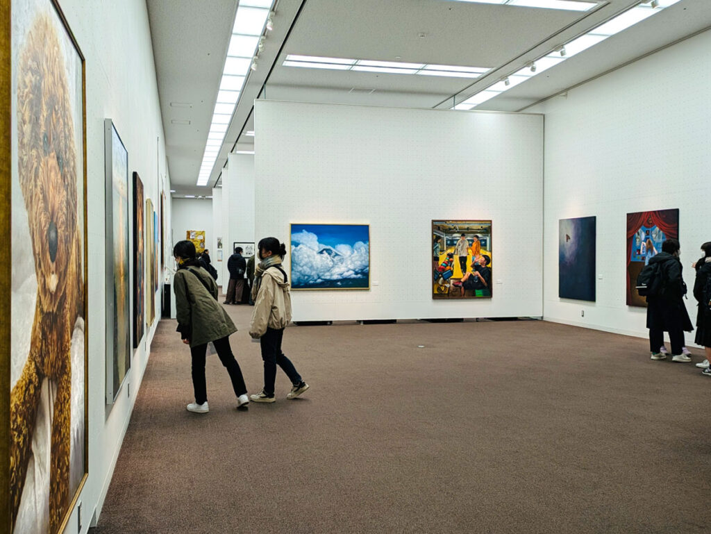 東洋美術学校の卒業制作展の会場。